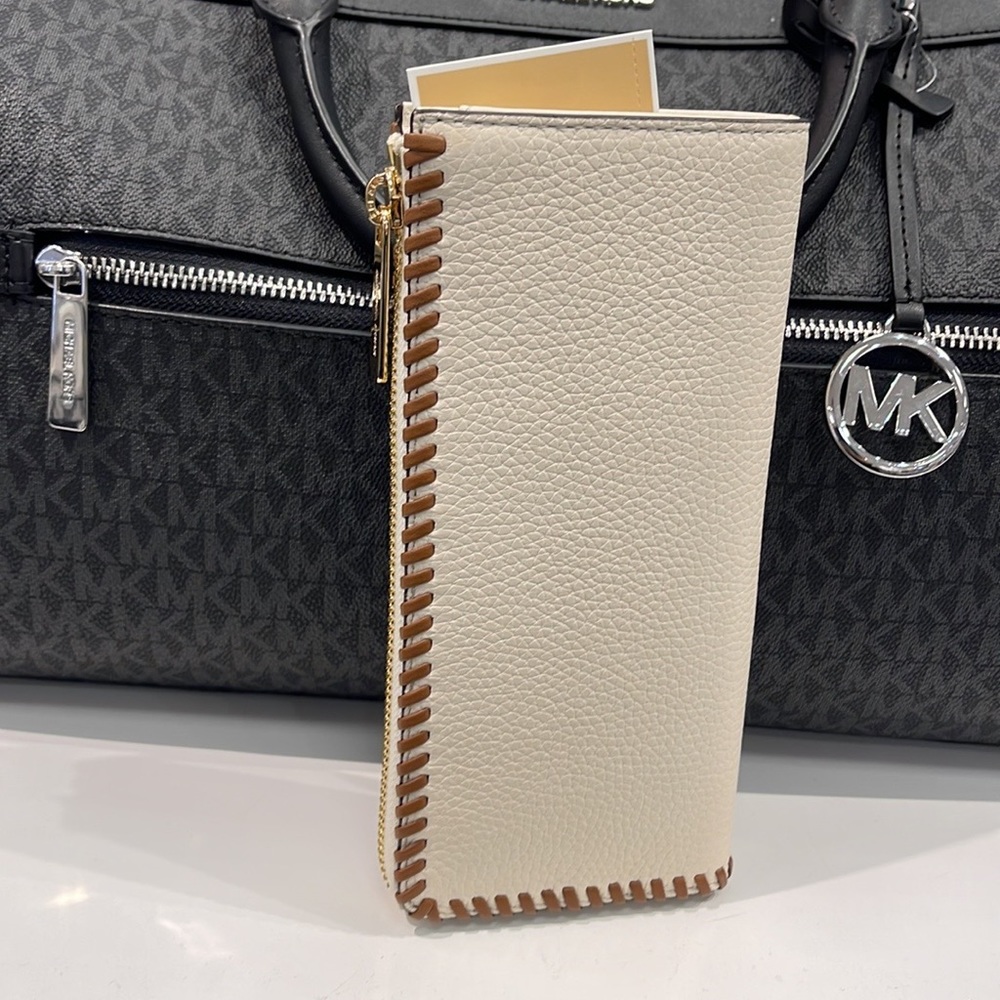 Michael Kors Jet Set Travel Large Pebble Leather Quarter-Zip Wallet
NWT - Picture 4 of 16